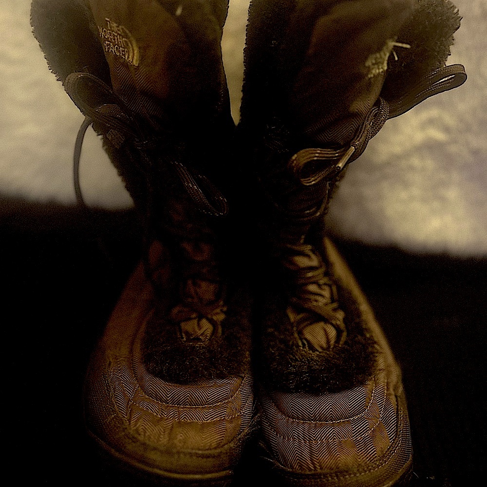 Puffy NORTHFACE tied up. Fur lined.